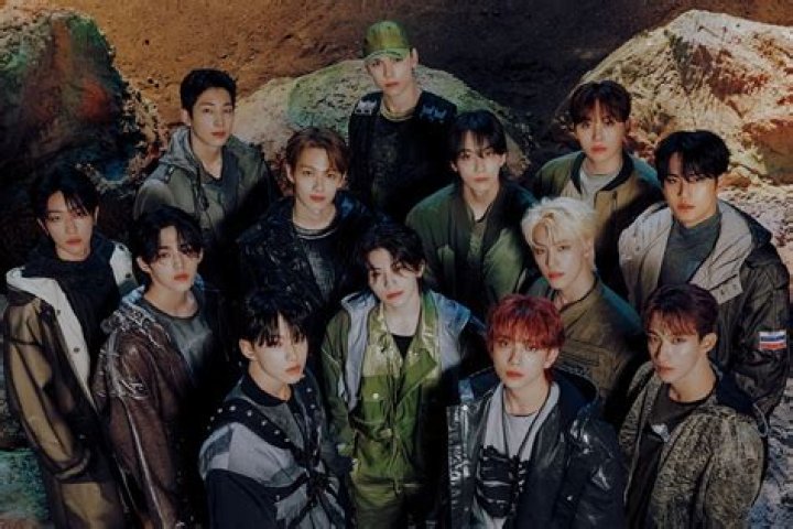 Interprete the lyrics to At Seventeen.